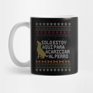 Solo estoy aquí para acariciar al perro - Estilo Suéter Feo de Navidad. Mug